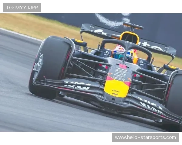 F1赛季最新战报解析车队策略与车手表现全面回顾 F1赛季最新战报解析车队策略与车手表现全面回顾