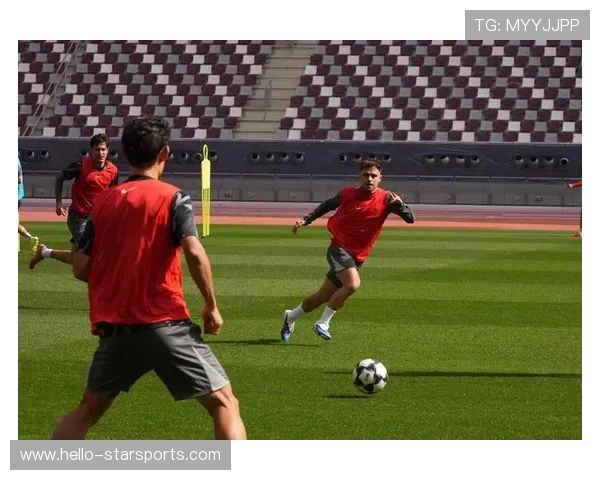 世界杯热度持续升温,欧洲豪门球队备战新赛季阵容调整引关注 世界杯热度持续升温,欧洲豪门球队备战新赛季阵容调整引关注