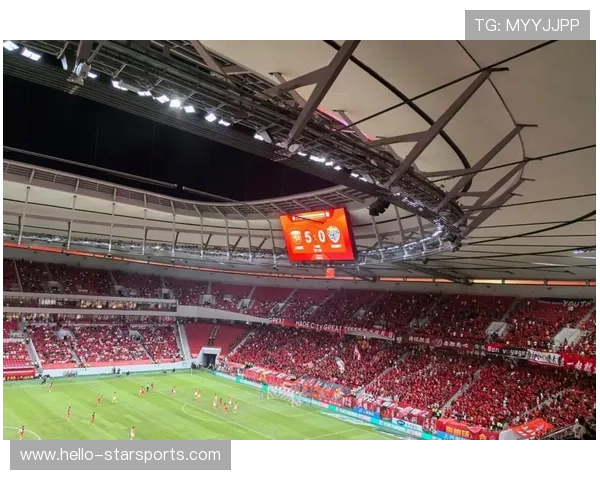 中国足球再迎新赛季热潮,年轻球员表现引发球迷热议 中国足球再迎新赛季热潮,年轻球员表现引发球迷热议